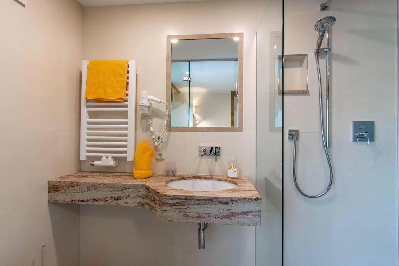 Ganze Ferienwohnung, Einzelzimmer in Pertisau, Eben am Achensee