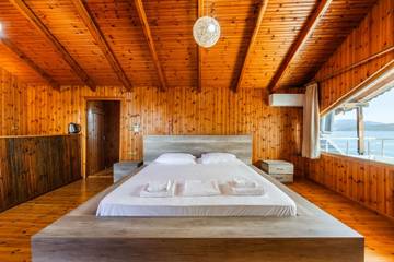 Gîte pour 4 personnes, avec sauna ainsi que piscine et balcon à Saranda