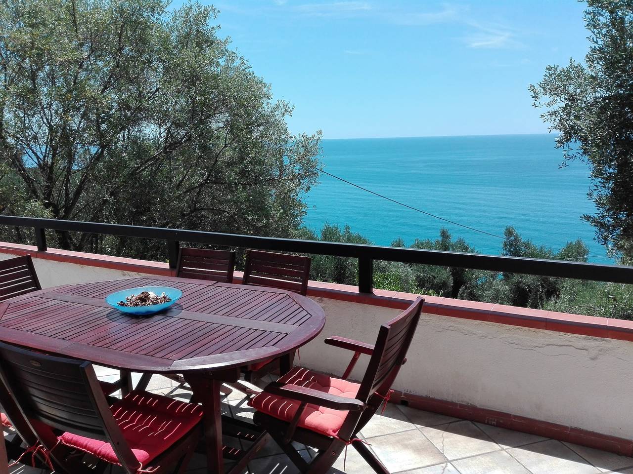 Ganze Wohnung, Niedliche Dachgeschossfewo in Villa mit Garten und Meerblick Villa Cecilia 2 in Pisciotta, Cilento