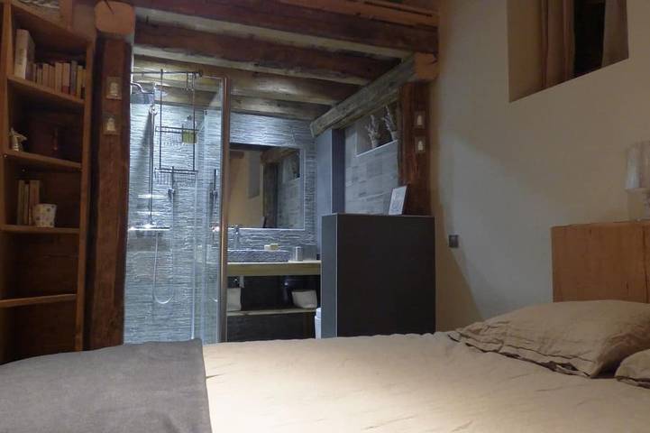 Gîte pour 11 personnes, avec jacuzzi ainsi que jardin et sauna dans Les Vignères - 3