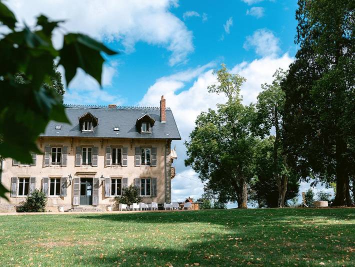 Gîte pour 6 personnes, avec terrasse et jardin, animaux acceptés à Saint-Saulge