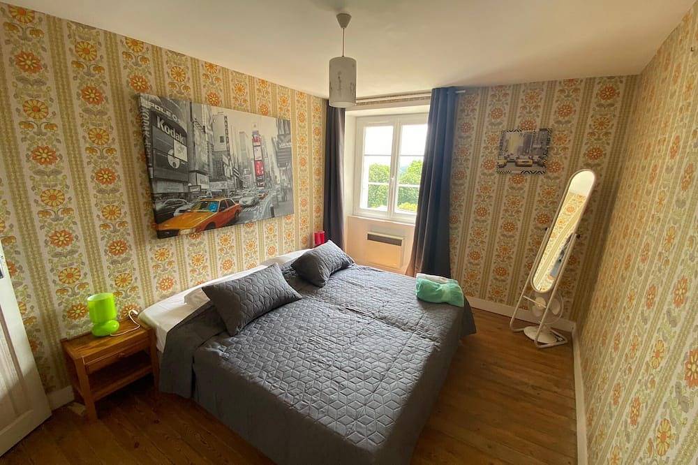 Gite 5 minutes from Puy du Fou in Les Epesses, La Roche-sur-Yon region