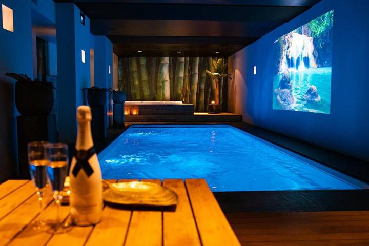 B&b voor 2 personen, with Whirlpool and Terras as well as Tuin and Zwembad in Boxtel