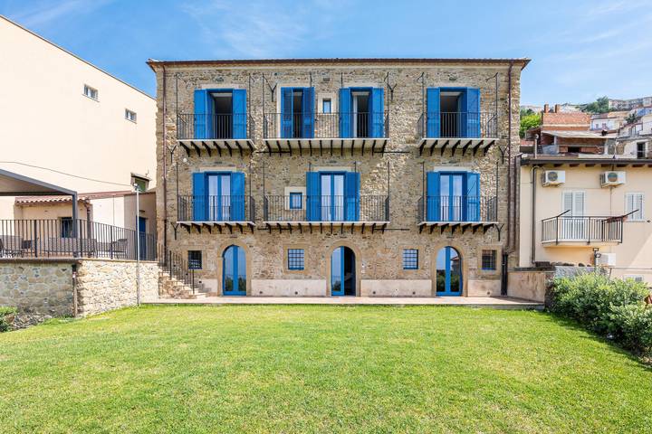 Palazzo Vistablu - Capo D'orlando in Scafa (Capo d'Orlando), Capo d'Orlando