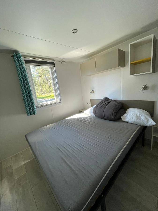 Tente pour 6 personnes, avec terrasse ainsi que piscine et bassin pour enfant, animaux acceptés à Vendays-Montalivet - 3