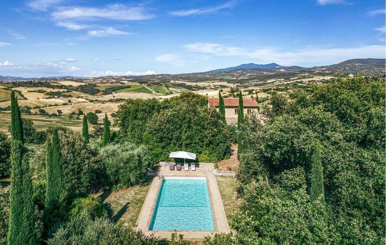 Casa vacanza per 16 persone, con Giardino e Piscina a Cinigiano