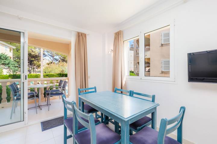 Ganze Wohnung, Ferienwohnung 'Oro del Mar IV 01' mit Gemeinschaftspool, Garten und WLAN in Canyamel, Capdepera