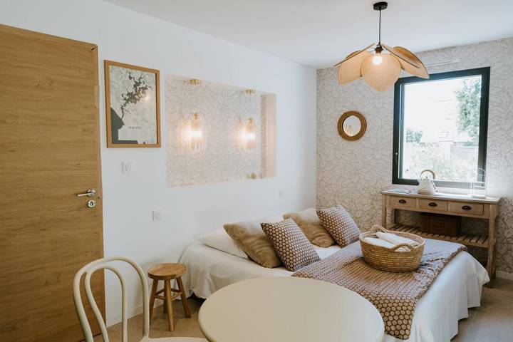 Maison d’hôte pour 2 personnes, avec Terrasse ainsi que Jardin et Piscine à Locoal-Mendon