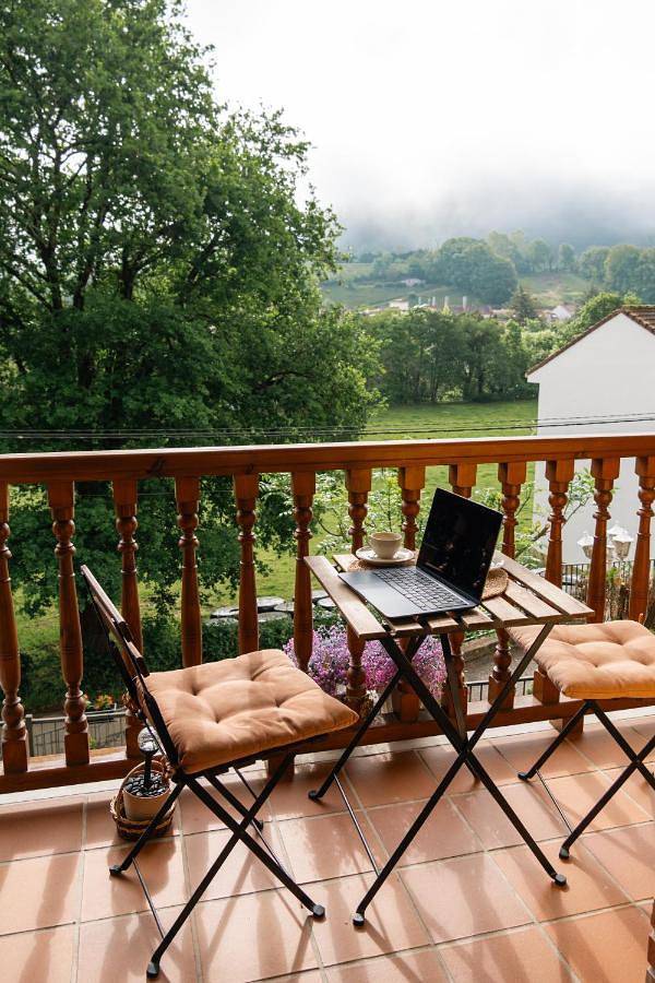 Hotel para 2 personas, con balcón además de jardín y vistas en Parres - 4