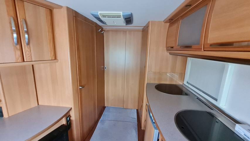Wohnwagen für 4 Personen, mit Ausblick und Terrasse sowie Garten in Pottenstein - 4