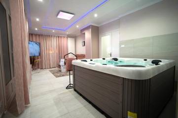 Gîte pour 4 personnes, avec jacuzzi ainsi que balcon et sauna à Champigneulles