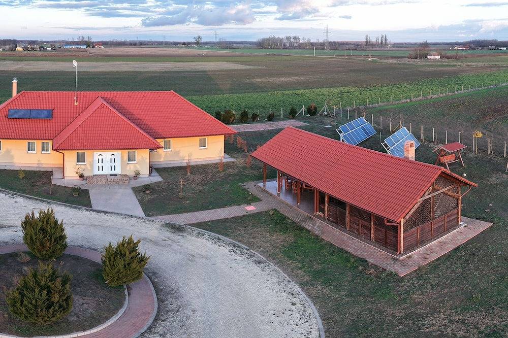 „Entire House – for Work Crews | 3 Bedrooms with bath | Near Mercedes Factory” in Kleingebiet Ketschkemet