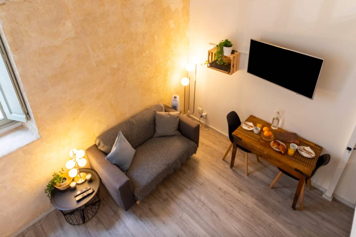Studio entier, Bel appt classé Le Clos des Arts in Avignon, Vaucluse