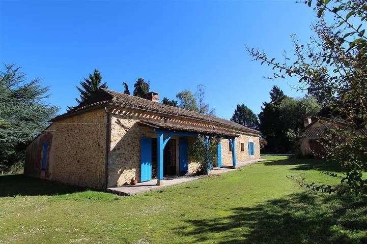 Gîte pour 7 personnes, avec jardin à Église-Neuve-de-Vergt