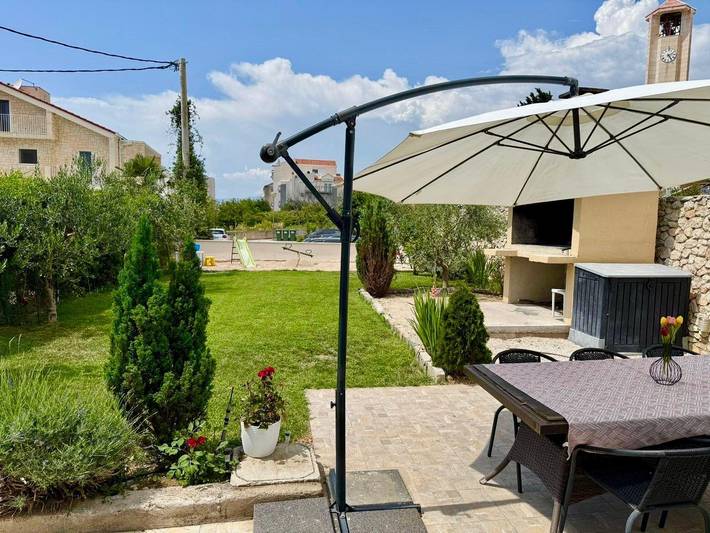 Apartament wakacyjny dla 6 osób, z ogród i taras w Podstrana