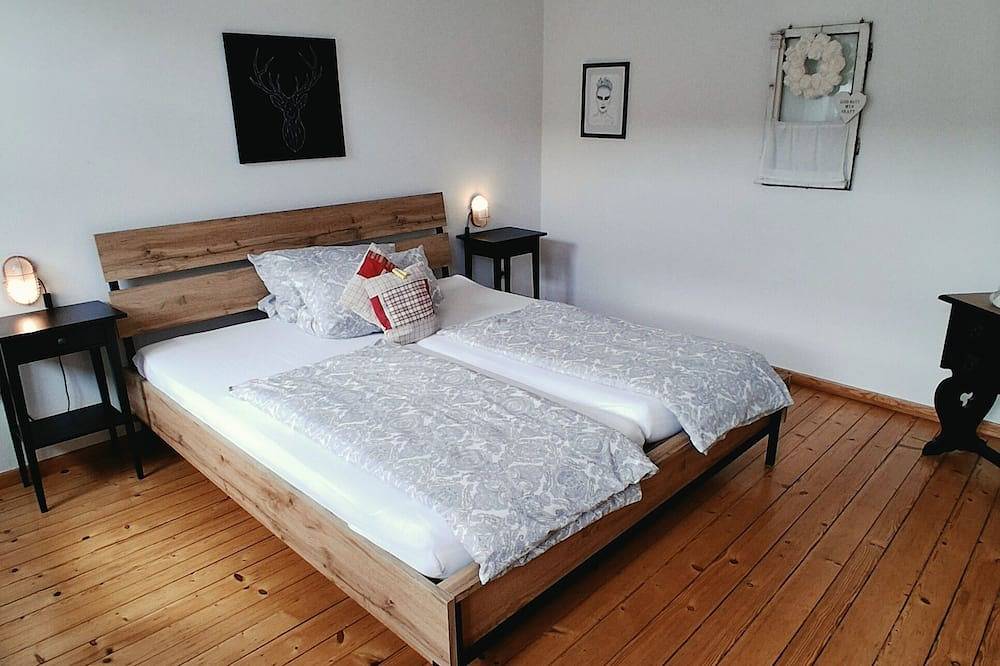 Großes Ferienhaus-250qm-für große Familien oder kleine Gruppen-6/7 Schlafzimmer in Udler, Vulkaneifel