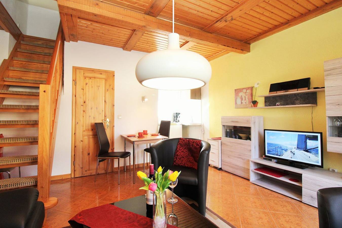 Entire apartment, Haus Birkentraum We 2: strandnahe und freundliche 2-Zimmer-Fewo mit Terrasse in Kühlungsborn, Baltic sea of Mecklenburg