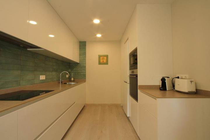 Location de vacances pour 8 personnes, avec vue ainsi que jardin et piscine à Castelldefels - 2