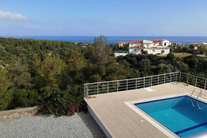 Designervilla in absoluter Ruhelage am Meer mit Pool, nahe Golfplatz. in Nordzypern