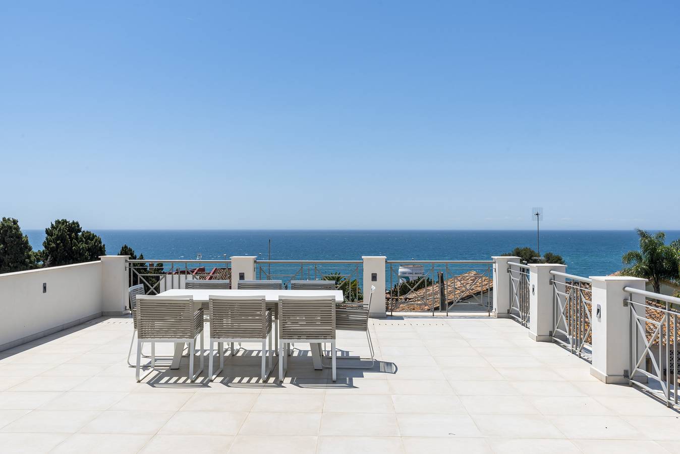 Villa Di Lusso in Las Chapas, Marbella