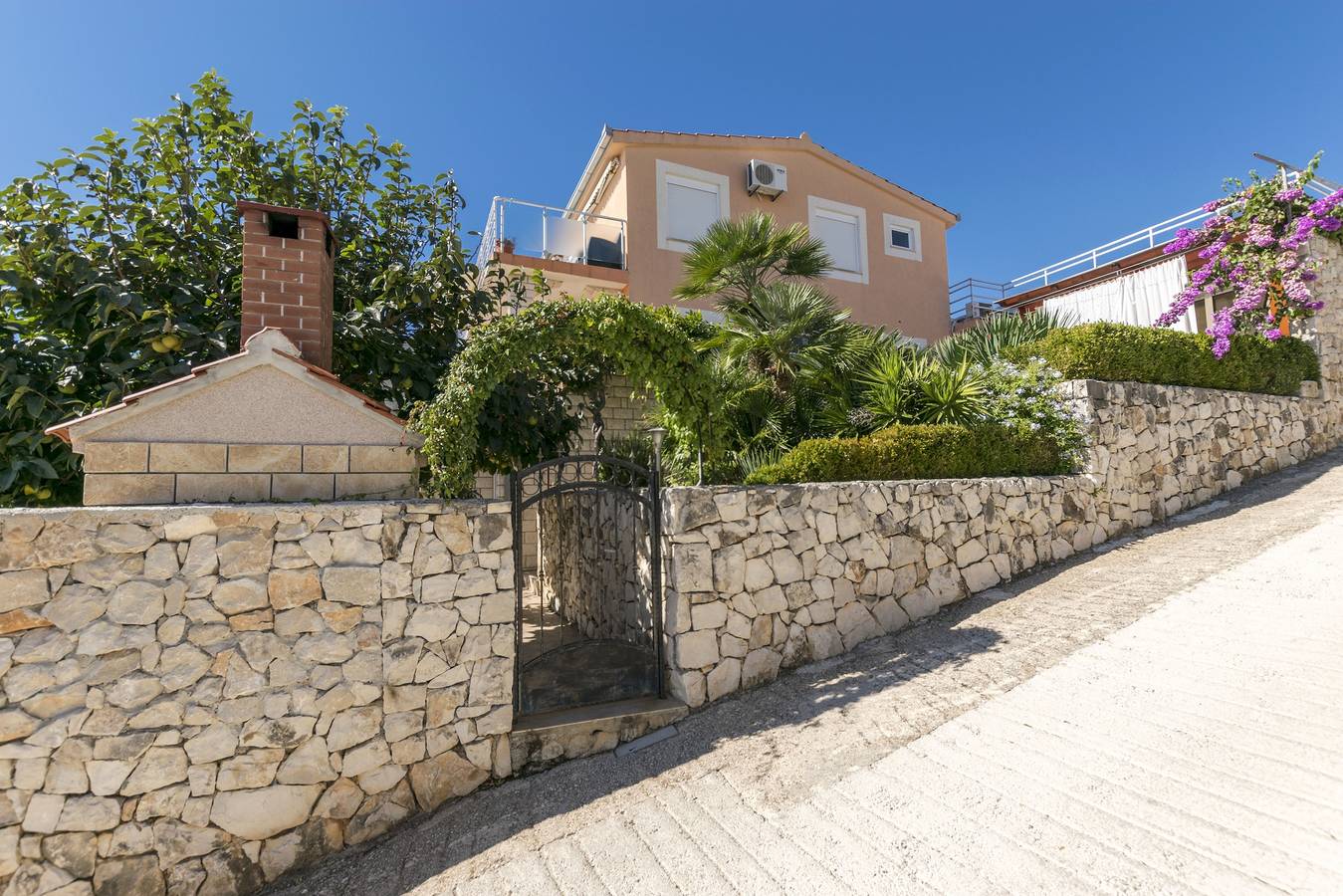 Ganze Wohnung, 1-Zimmer-Ferienwohnung mit Terrasse und Meerblick Rastici, Ciovo A-4293-b in Okrug Gornji, Ciovo
