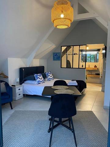 Gîte pour 2 personnes, avec vue et terrasse à Courtils