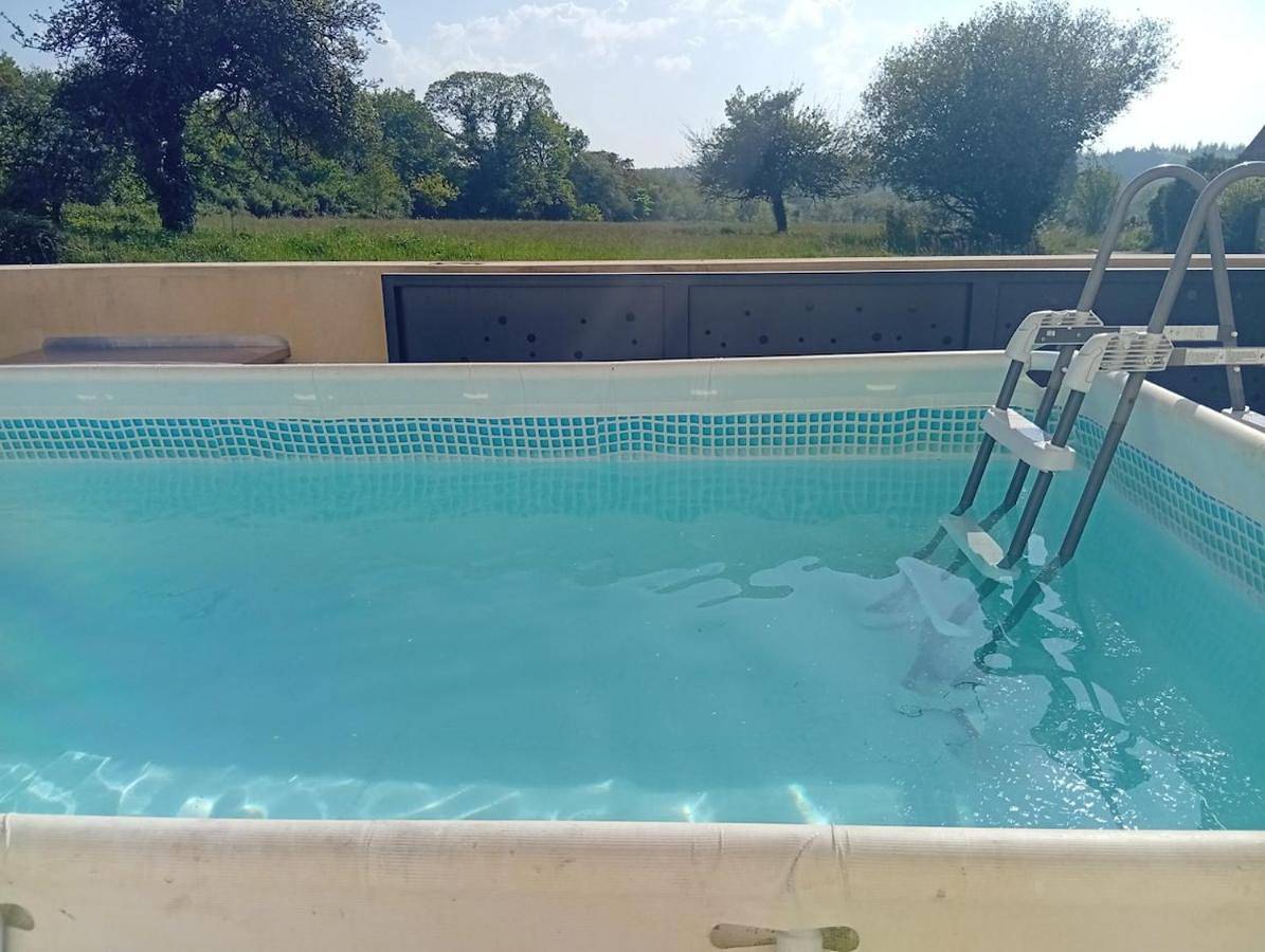 Maison avec piscine dans petit village House in small village in Plœuc-sur-Lié, Cotes-d'Armor