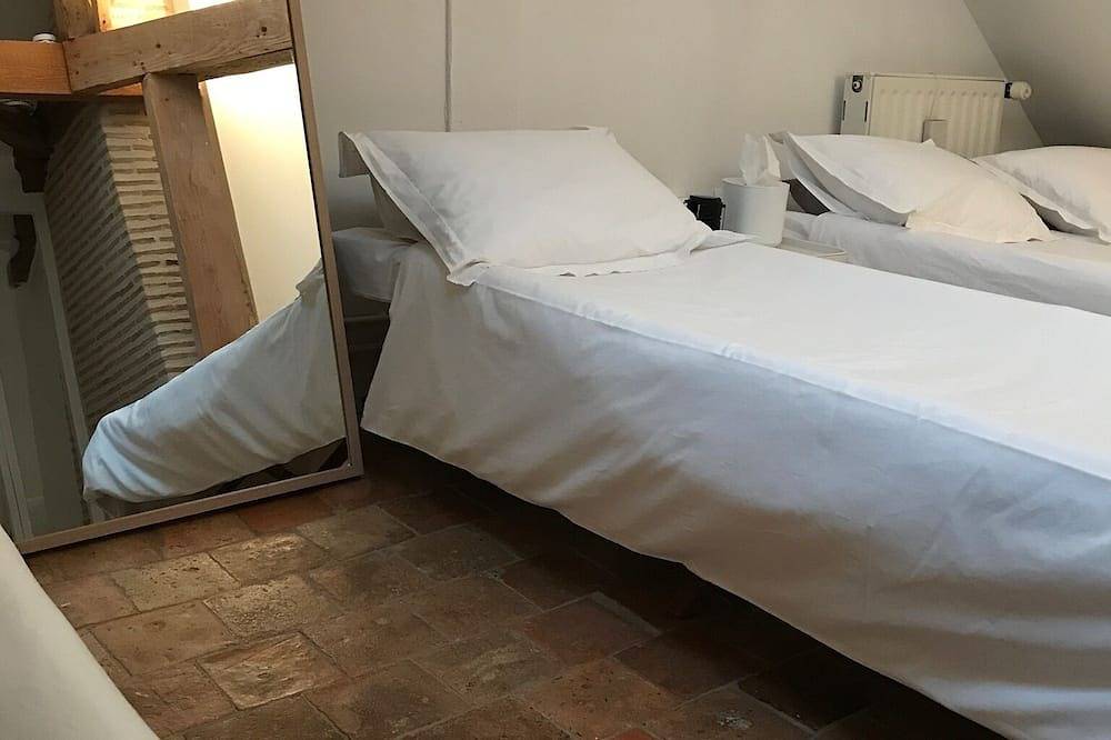 Maison bobo raffinement confort luxe 8 mins Angers centre piscine chauffée /spa in Briollay, Région d'Angers