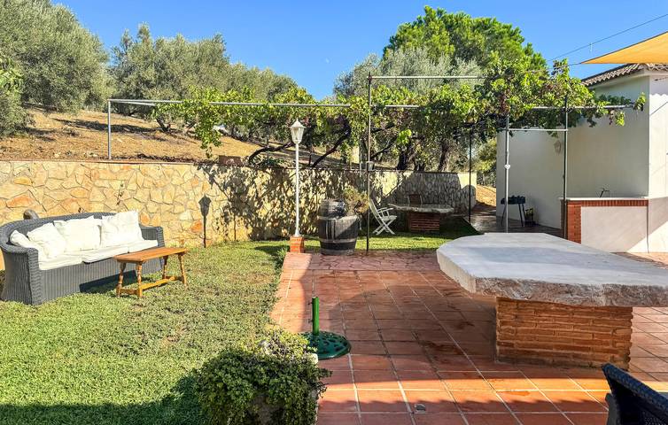 Encantador piso de 2 dormitorios con piscina cerca de Baños de Vilo in Periana, Provincia de Málaga