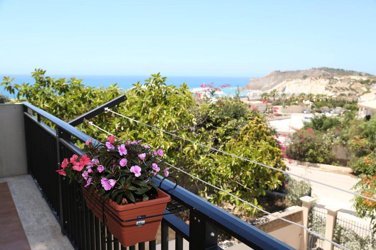 Petraleuka in Scala dei Turchi, Realmonte