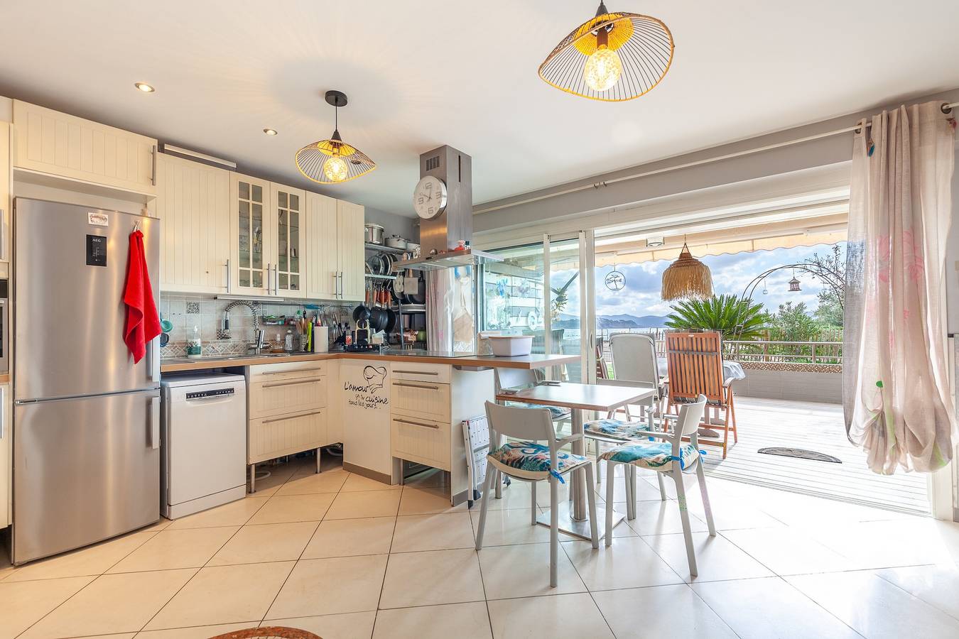 Apartamento entero, Apartamento frente al mar con vistas al mar, Wi-Fi y aire acondicionado. in La Ciotat, Marsella region