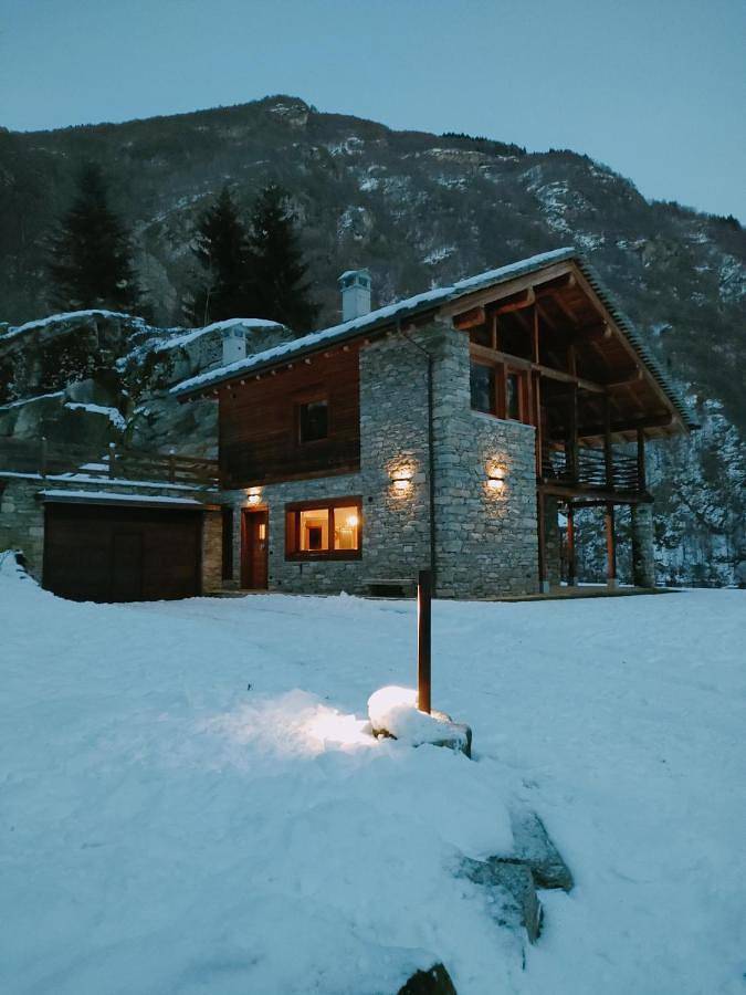 Gîte pour 6 personnes, avec jardin et vue, animaux acceptés à Campertogno