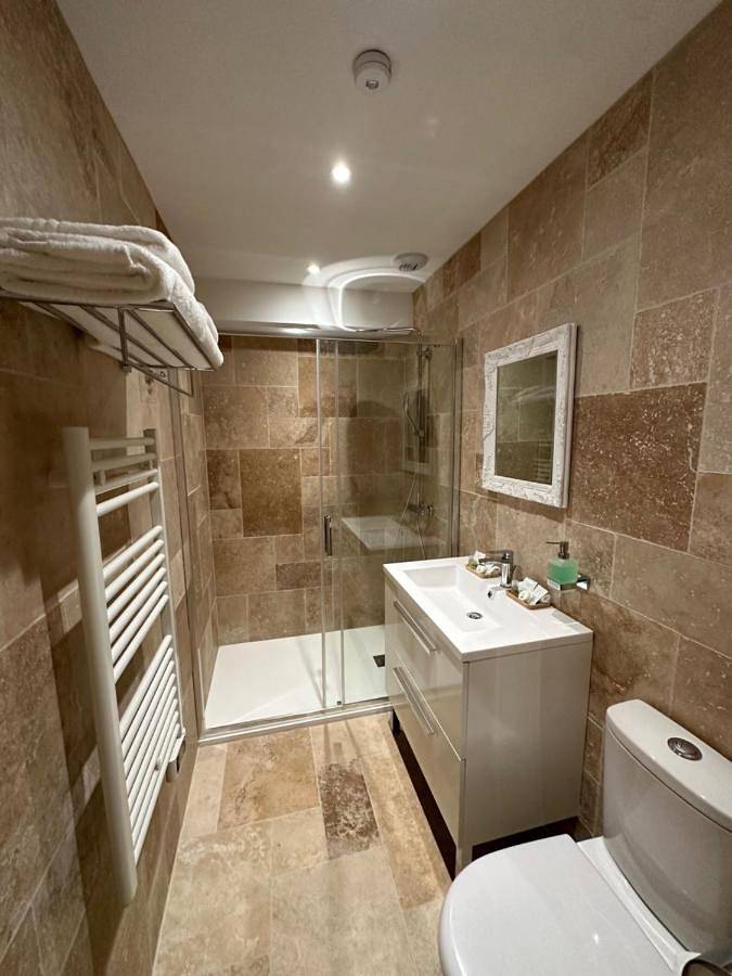 Hôtel pour 2 personnes, avec terrasse à Luynes - 4