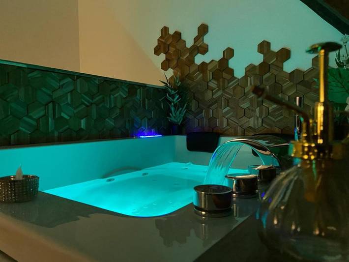 Gîte pour 4 personnes, avec terrasse et jacuzzi dans Musee Du Berry Bourges - 4