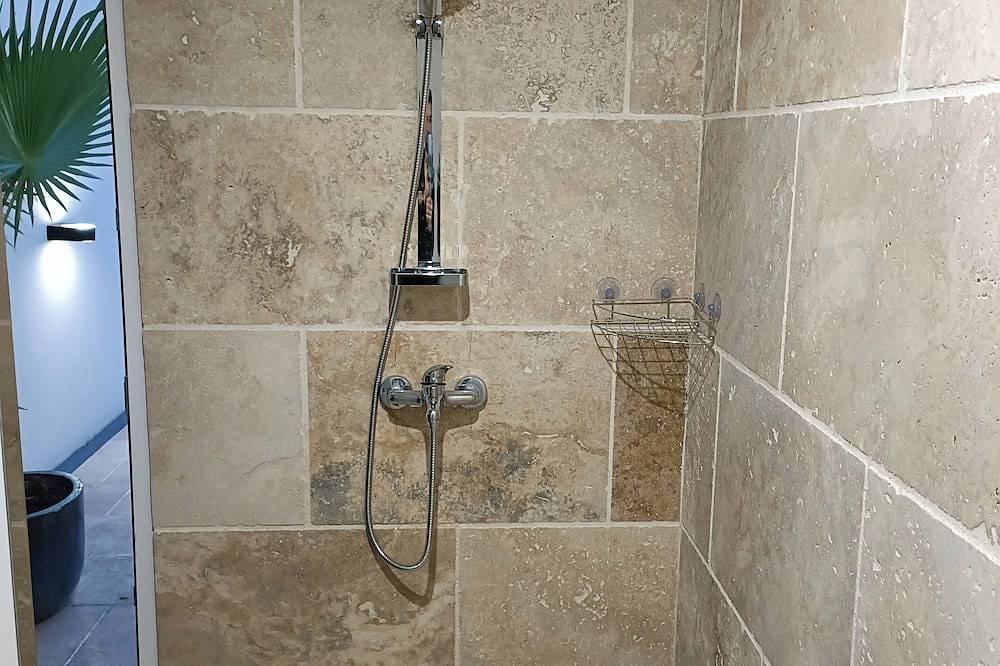 Apartamento entero, Private swimming pool with studio  in Artigues-près-Bordeaux, Región de Burdeos