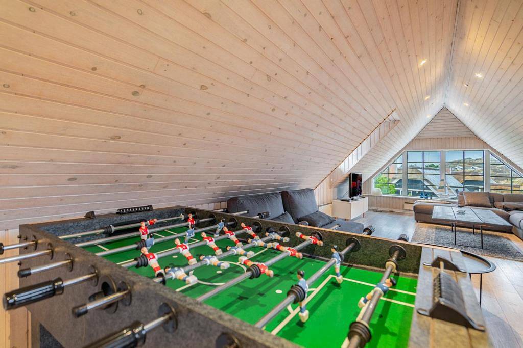 Wunderschönes Poolhaus mit Aussenwhirlpool auf einem großen, hügeligen Dünengrundstück in Henne, Filsø See