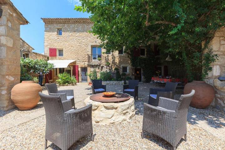 Chambre d’hôte pour 3 personnes, avec piscine ainsi que vue et jardin, adapté aux familles à Robion - 3