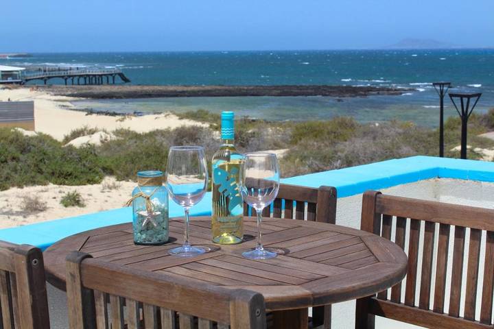 Casa rural para 4 personas, con vistas además de jardín y piscina en La Oliva - 2
