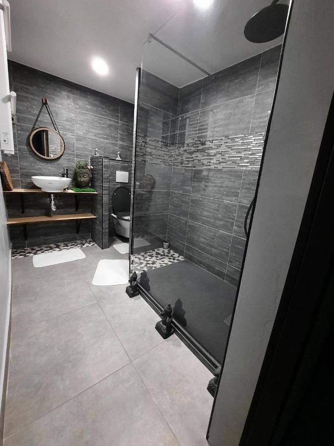 Hôtel pour 2 personnes, avec balcon et jacuzzi à Saint-Mitre-les-Remparts - 2