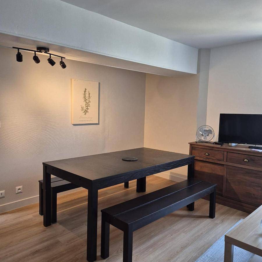 Appartement entier, One-Bedroom Apartment in Illiers-Combray, Région de Chartres