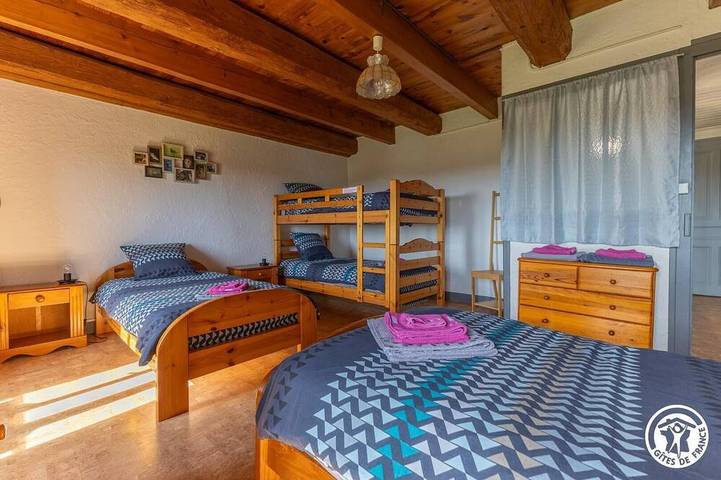 Location de vacances pour 6 personnes, avec balcon et jardin à Saint-Anthème - 4