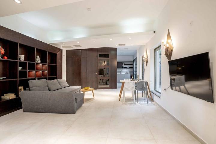 Ganze Wohnung, Ferienwohnung für 4 Personen mit Garten in Tel Aviv, Bezirk Tel Aviv