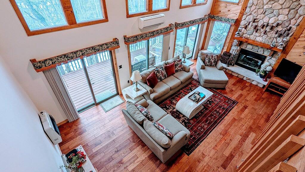 Schöne, geräumige Poconos Cabin, Billardtisch, 15 Minuten zum Shawnee Ski Berge in Saw Creek, Pike County