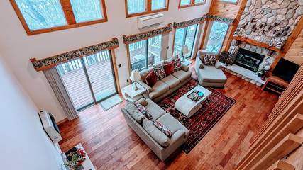 Log Cabin for 15 Guests in Lehman Township, Pike County, Picture 2