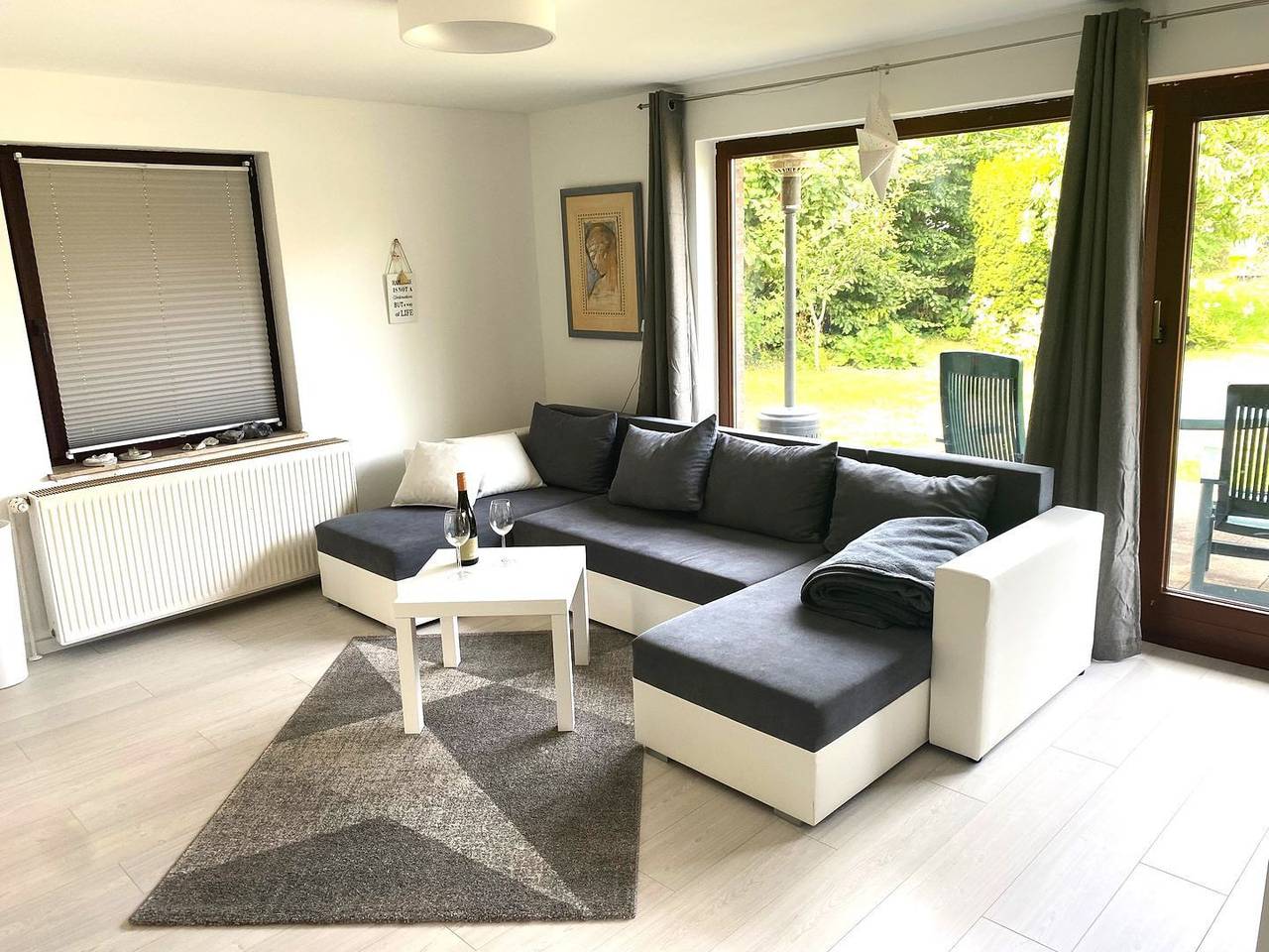 Bungalow im Garten - Komfortables Ferienhaus mit Terrasse und Feuerschale in Wiek, Région de Rügen