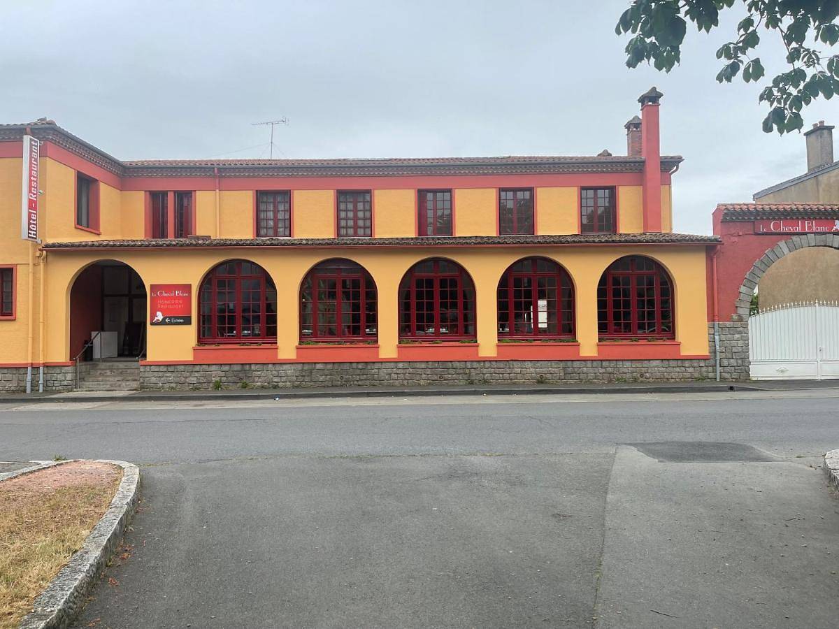 Hotel du Cheval Blanc in Cerizay, Deux-Sèvres