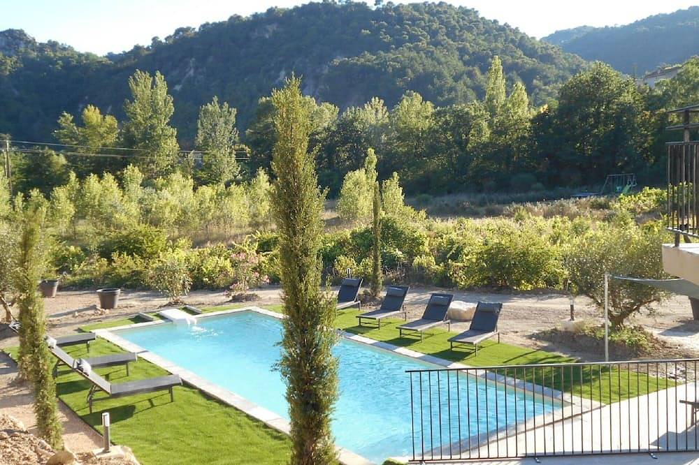 Villa moderne avec piscine privée au milieu des collines en Drôme Provençale sud in Propiac, Région de nyons