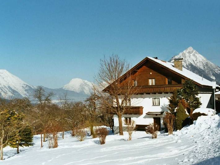 Bauernhaus für 14 Personen, mit Balkon und Terrasse sowie Garten und Ausblick in Imsterberg