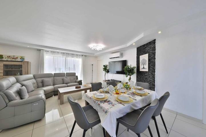 Location de vacances pour 6 personnes, avec Terrasse ainsi que Jardin et Vue à Mâcon - 3
