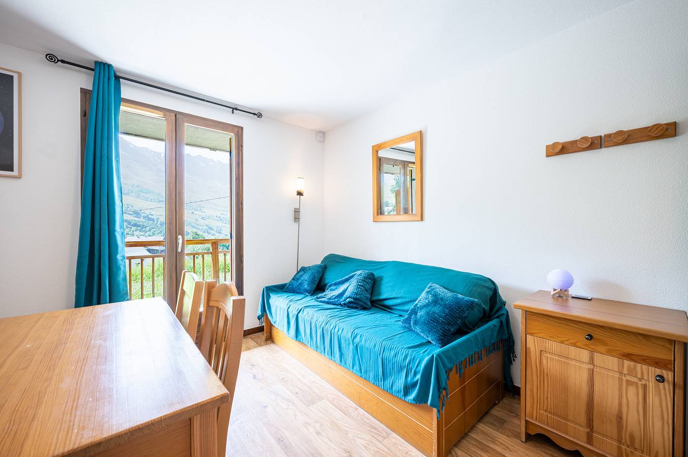 Apartamento entero, Apartamento 'Neptuno' con vistas a la montaña y balcón in Col du Mollard, Albiez-Montrond